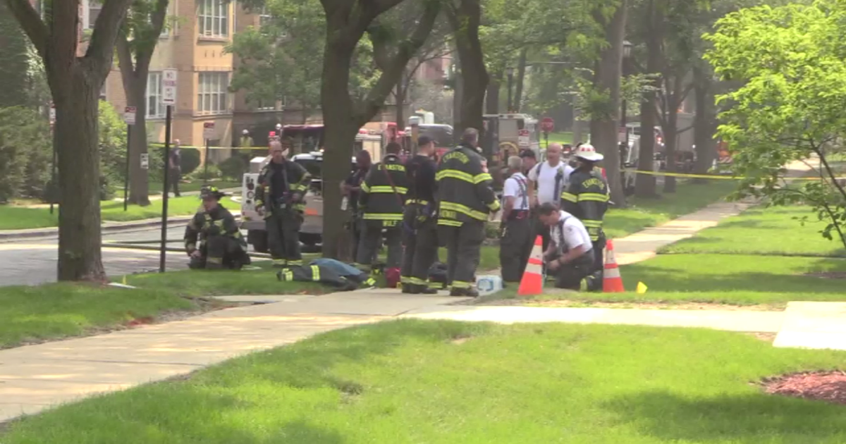 Evanston apartment buildings evacuated due to gas leak Evanston apartment buildings evacuated due to gas leak
