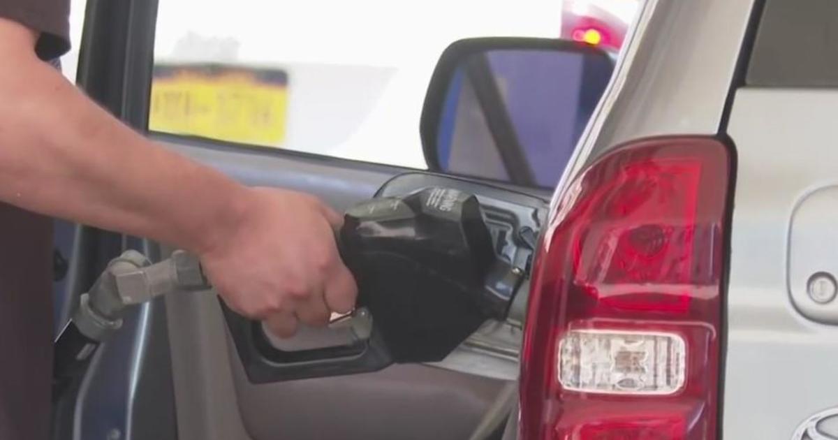 Florida gas prices are slightly lower than a week ago