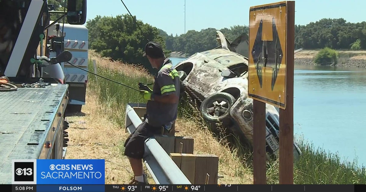 Multi-agency operartions in Walnut Grove pulls cars out of Sacramento River
