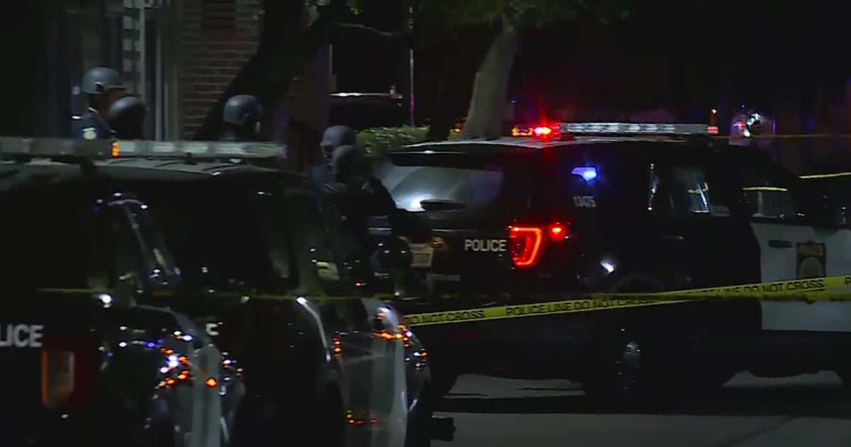 Suspect in standoff with officers at south Sacramento apartment complex Suspect in standoff with officers at south Sacramento apartment complex