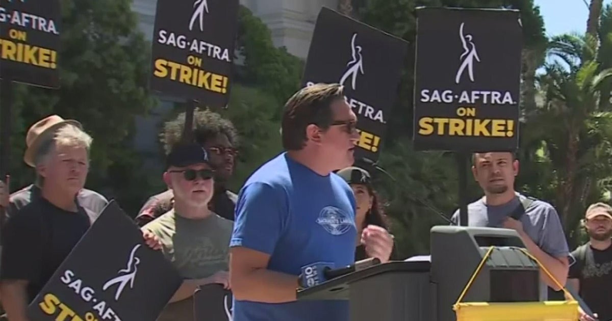 SAGAFTRA strikes now stretching from Hollywood to steps of Californias capitol SAGAFTRA strikes now stretching from Hollywood to steps of Californias capitol