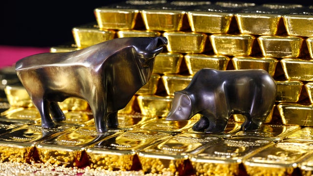 bull, bear and gold ingots 