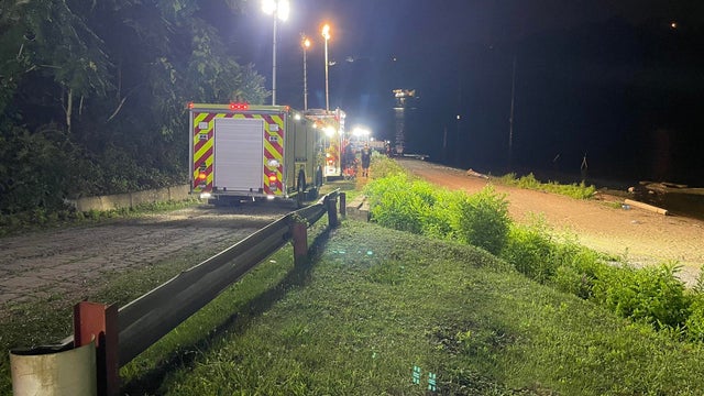 emergencygenericfiretruckambulance.jpg 