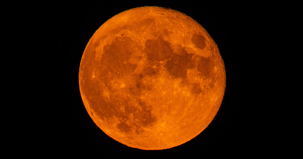 Първата пълна луна през август известна още като Луната на
