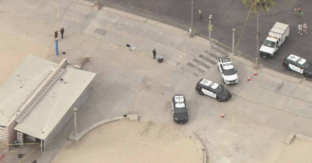 Man fatally stabbed at Santa Monica Beach, suspect in custody - CBS Los ...