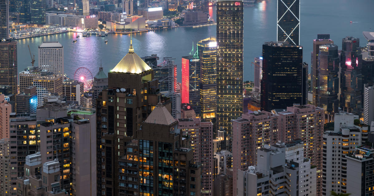 Съобщава се, че Реми Лучиди, смелчагата, изкачил кули по целия свят, е паднал до смъртта си от небостъргач в Хонконг
