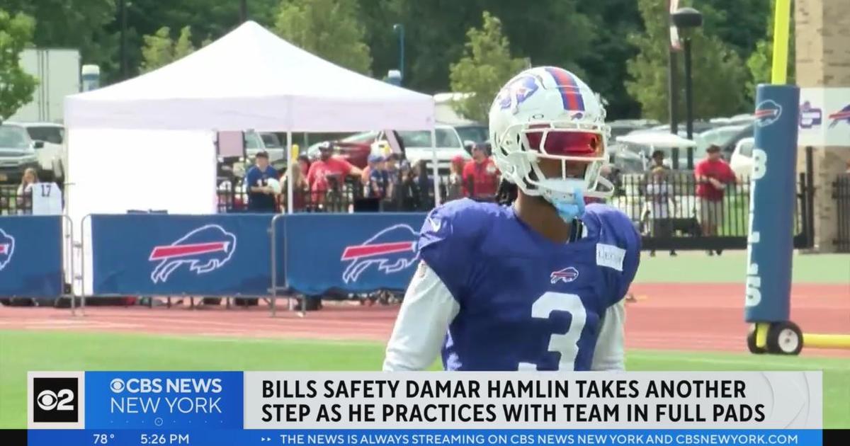 Damar Hamlin visits teammates at Buffalo Bills practice - CBS News