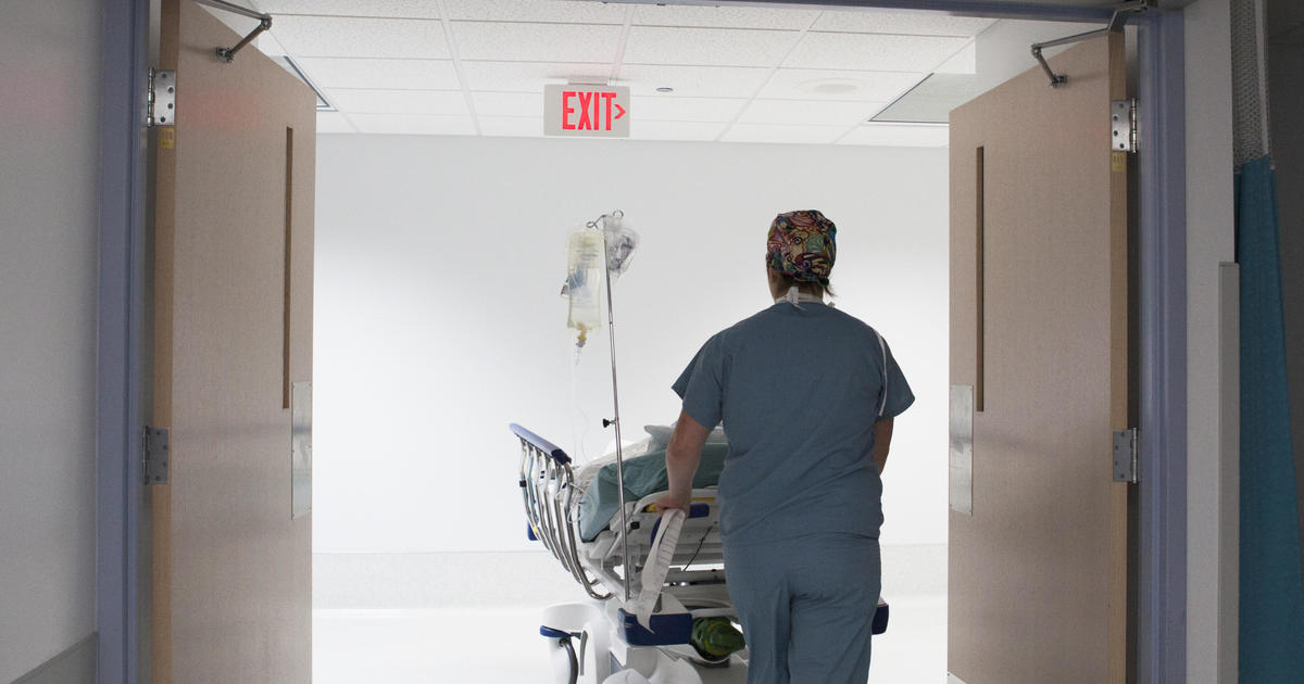 Хоспитализациите за COVID в САЩ нарастват за втора поредна седмица. Летен скок ли е?