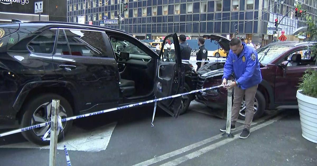 НЮ ЙОРК -- Полицията съобщи, че шофьорът на открадната кола