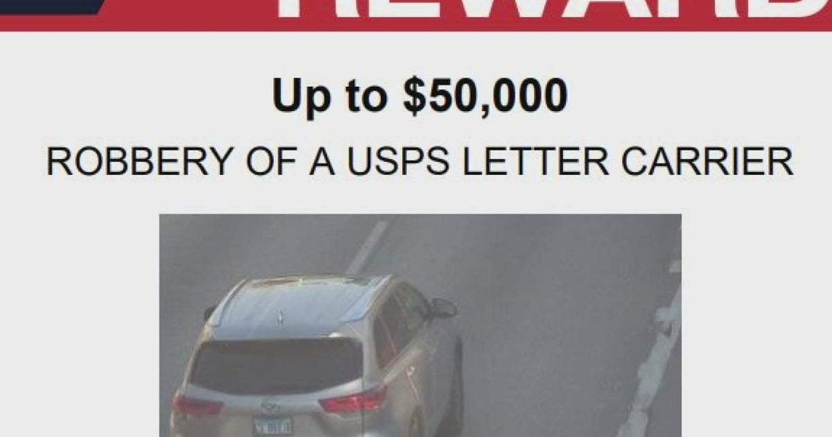 Police looking for suspect in robbery of U.S. letter carrier in Berwyn