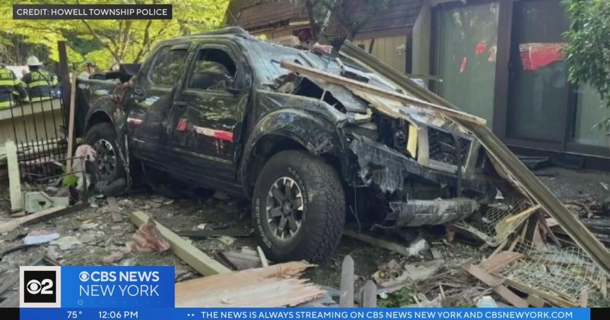 Truck crashes into New Jersey home - CBS New York