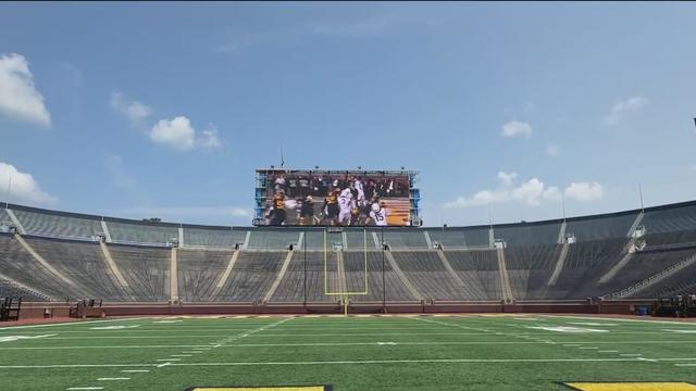 michigan-stadium-video-boards.jpg 