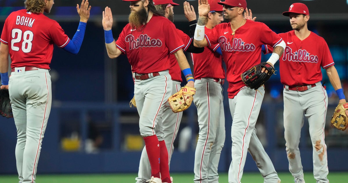 Marlins fall to Philadelphia 4-2 Marlins fall to Philadelphia 4-2