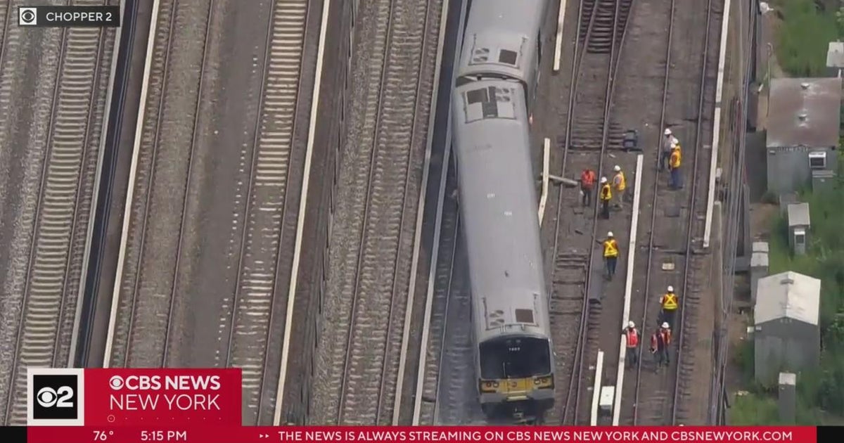 13 hurt after LIRR train derails in Queens CBS New York
