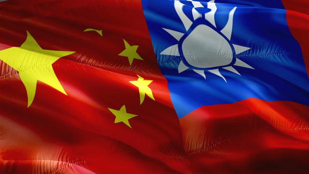 chinese-and-taiwanese-flags.jpg 