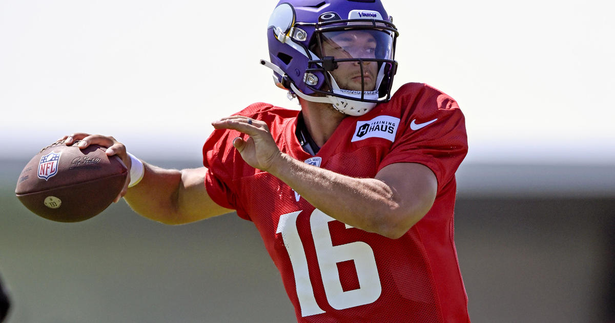 Nick Mullens of the Minnesota Vikings throws a pass against the News  Photo - Getty Images