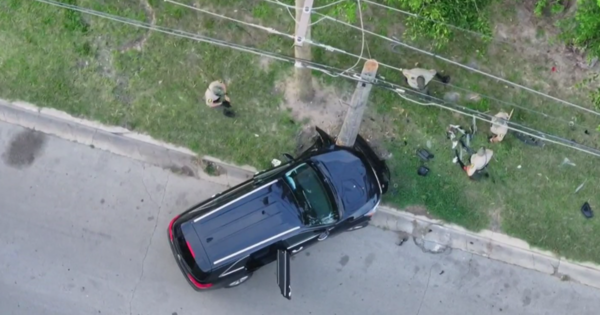 CBS 2 drone camera captures dramatic Illinois State Police pursuit, crash in Bronzeville