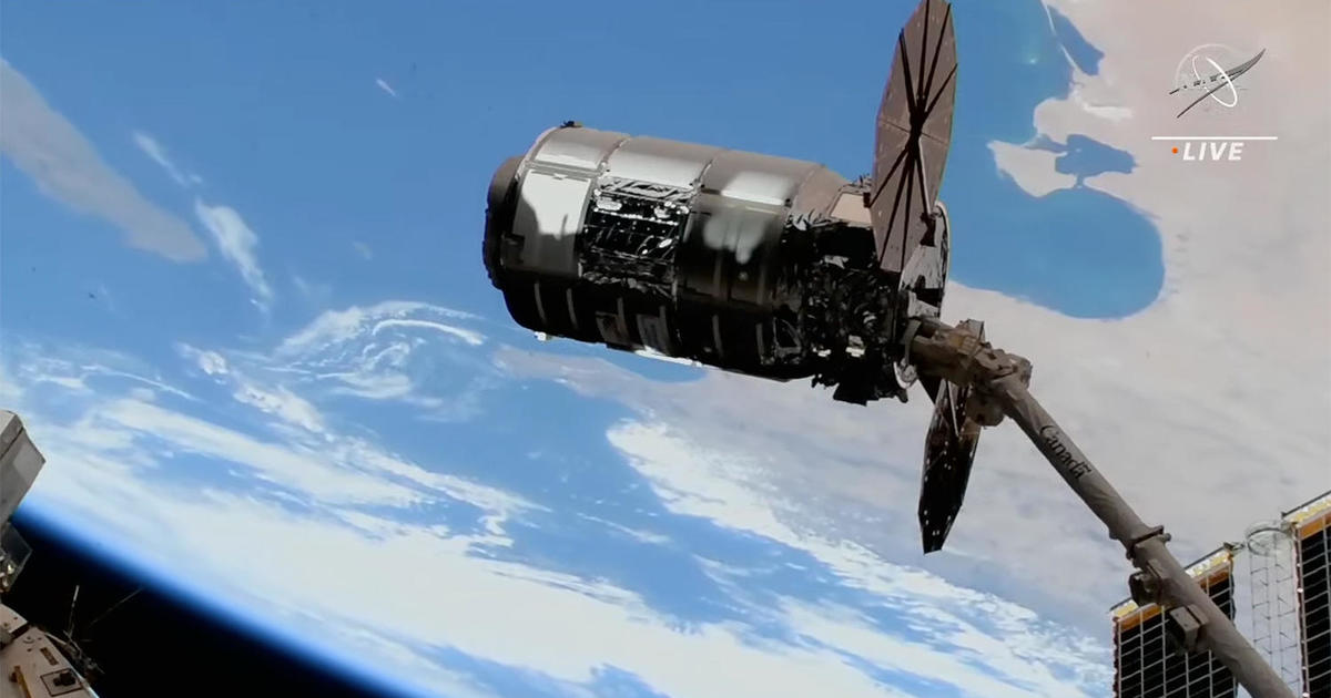 Товарен кораб Cygnus доставя провизии — и комплект за пица — до Международната космическа станция