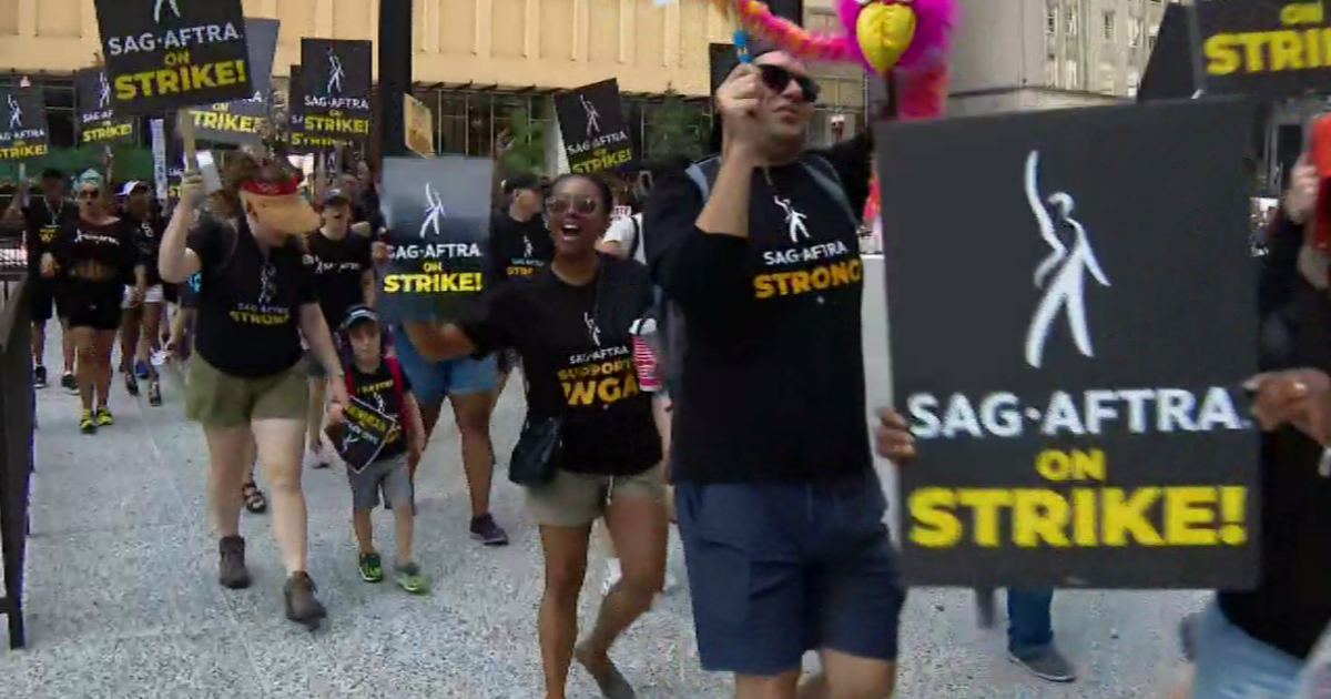 Striking actors rally in Chicago as contract dispute with TV and film studios drags on