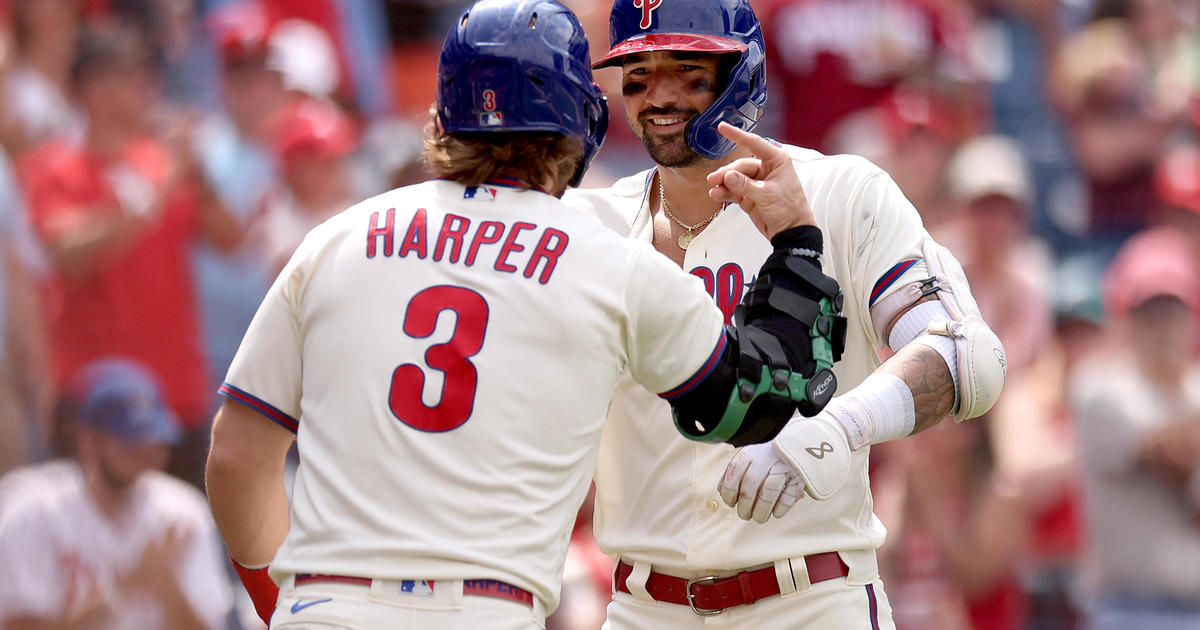 Schwarber homers twice to reach 30, Phillies top Nationals 8-4 in