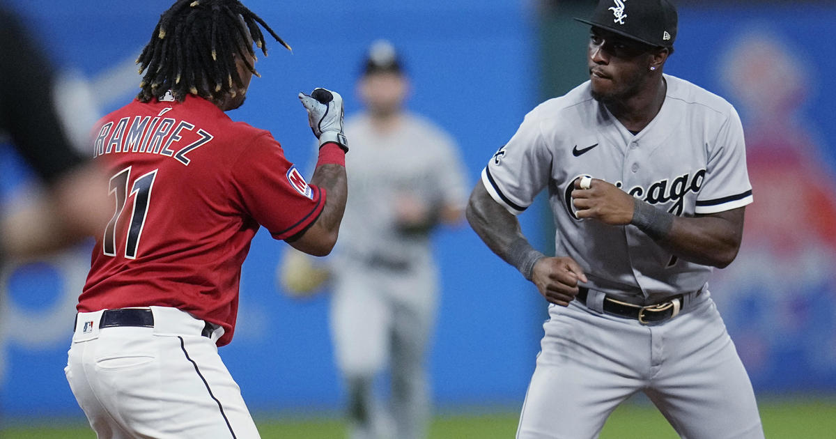 Andrew Vaughn tries to carry the White Sox to a win but they fall short to  the Blue Jays, 6-5 