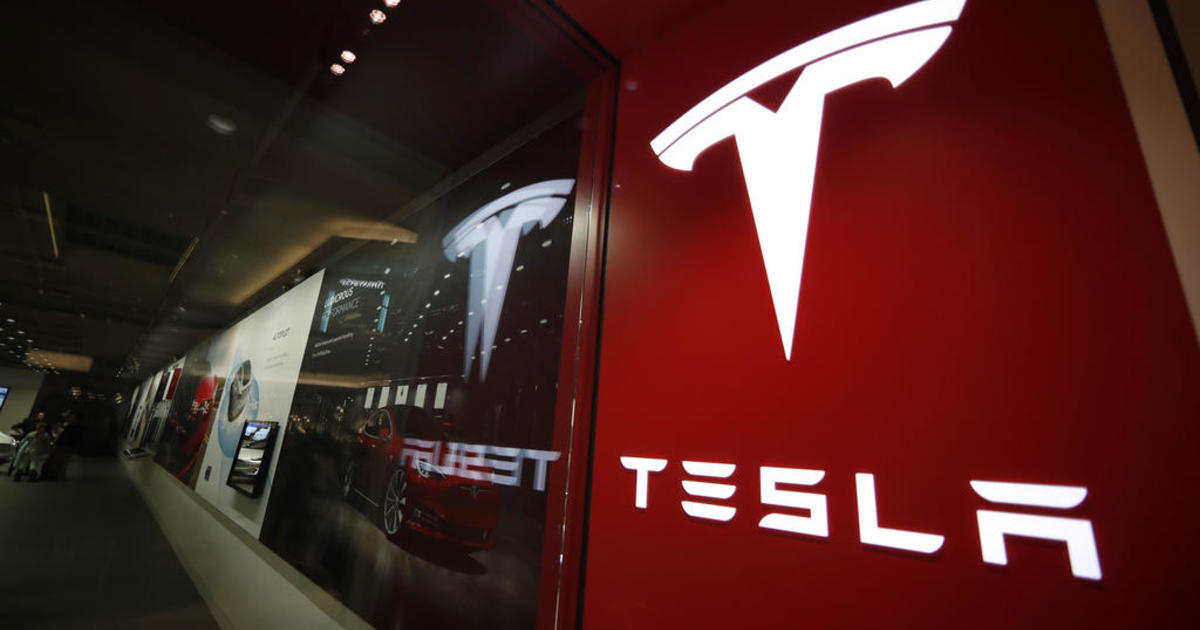 Tesla recalls nearly 200,000 vehicles over faulty backup camera