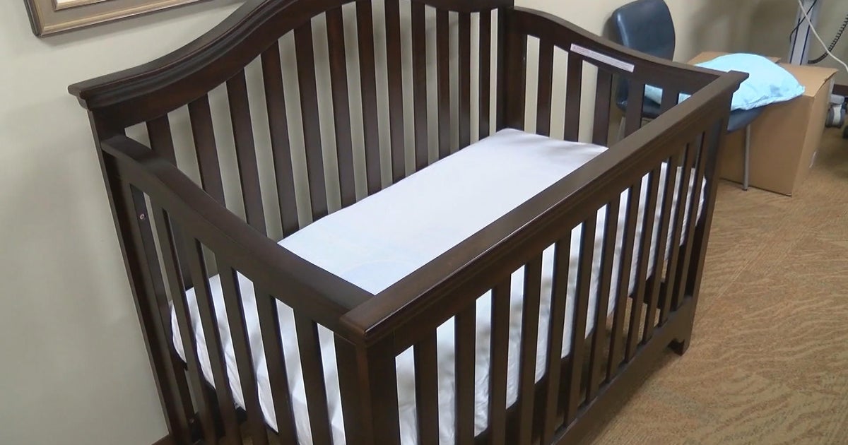 Toys r us crib top bumper