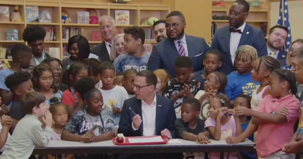 Shapiro visits Penn Hills Elementary School to tout universal free breakfasts - Vimarsana News