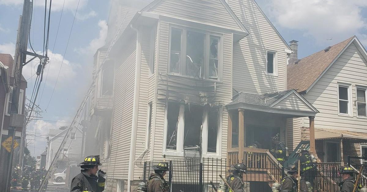 2 firefighters injured in extra alarm fire in Humboldt Park