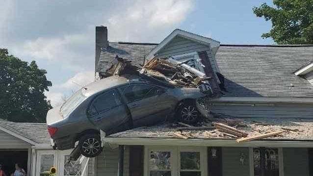 decatur-township-car-vs-house-1.jpg 