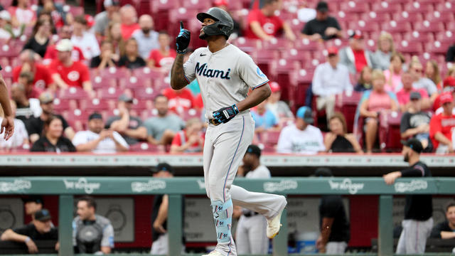 Miami Marlins v Cincinnati Reds 