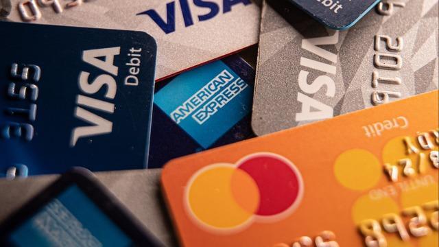 cbsn-fusion-credit-card-debt-across-us-tops-1-trillion-thumbnail-2192767-640x360.jpg 