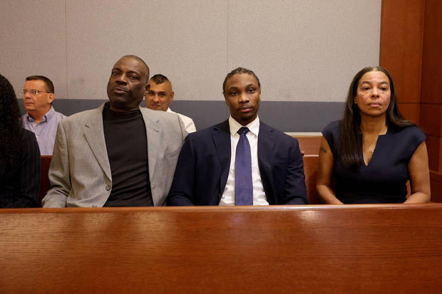 Former Raiders player Henry Ruggs, center, waits in court for a hearing at the Regional Justice Center in Las Vegas Tuesday, May 2, 2023. 