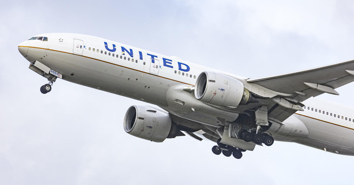 Полет на United Airlines се потопи на повече от 1000