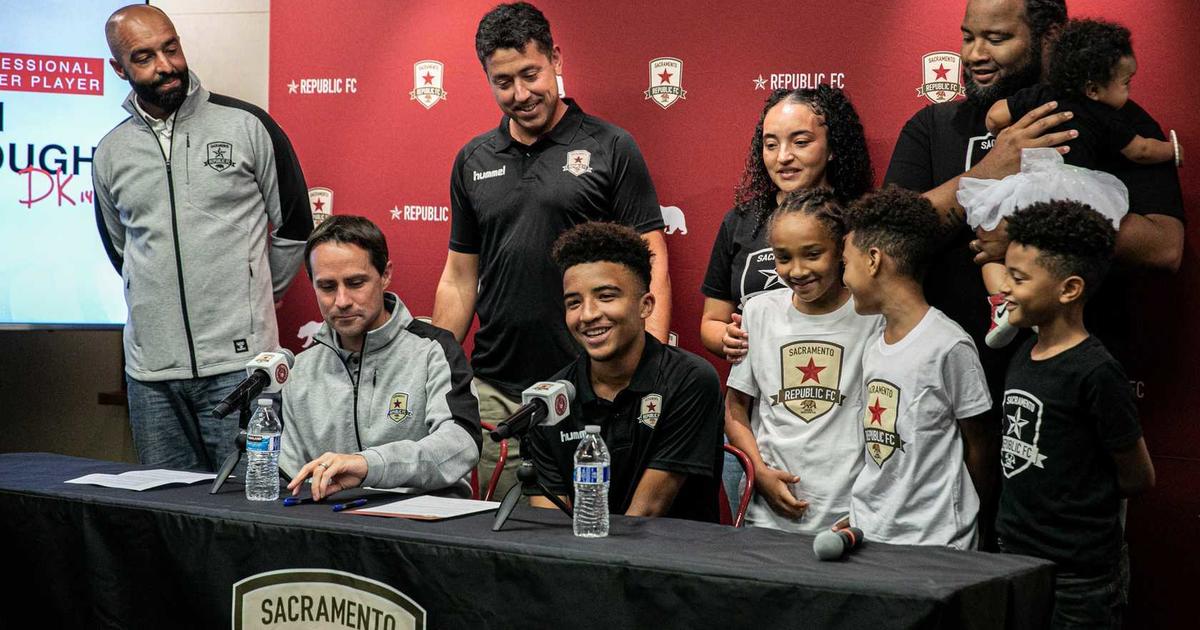 Da'vian Kimbrough: 13-year-old becomes youngest professional athlete in US  team sports history with Sacramento Republic