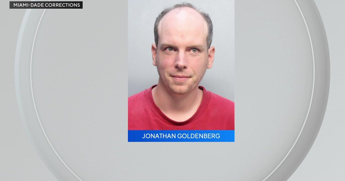 Guy accused of having cellphone pictures up a girl’s skirt at Kendall library Guy accused of having cellphone pictures up a girl’s skirt at Kendall library