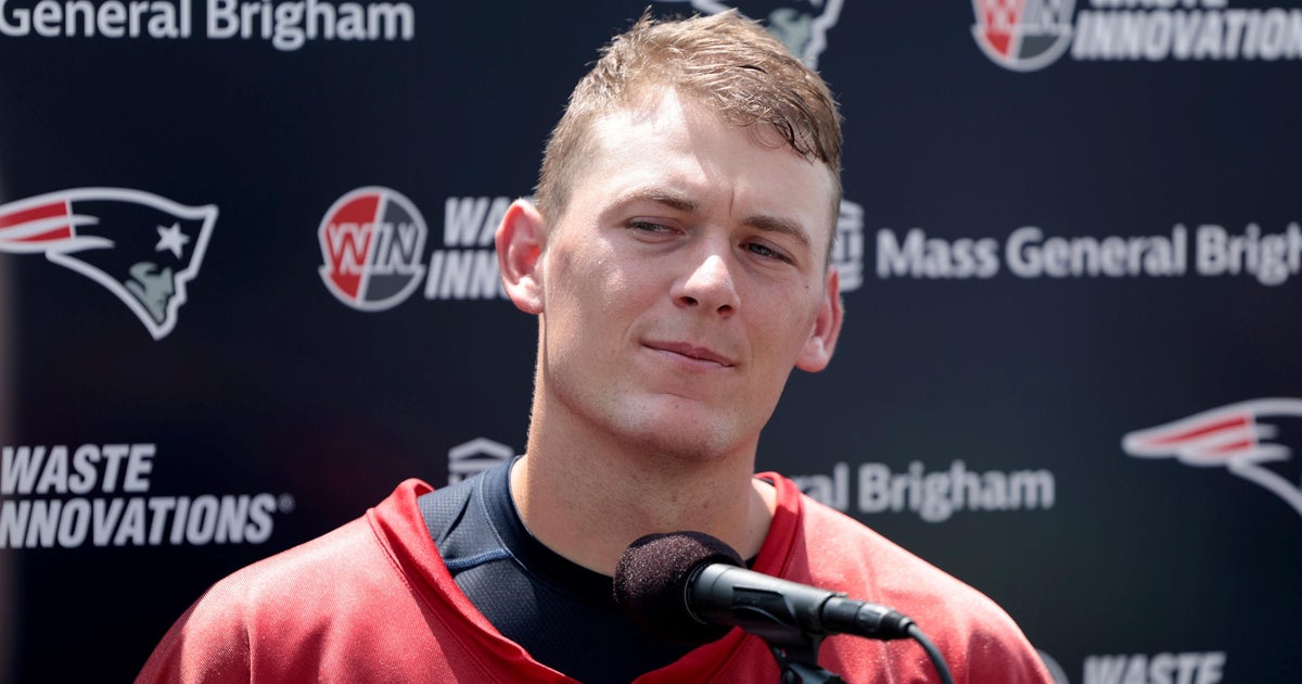 Mac Jones wears Taylor Swift hoodie to first Patriots preseason game