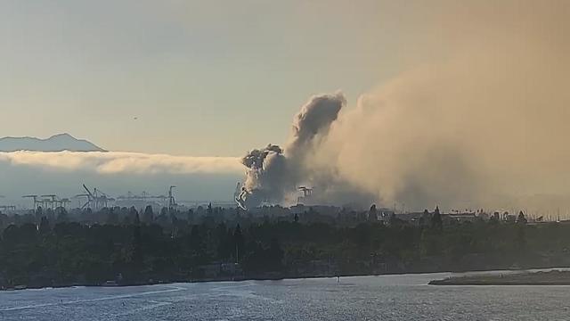 Plume of smoke from Schnitzer Steel facility fire in Oakland 