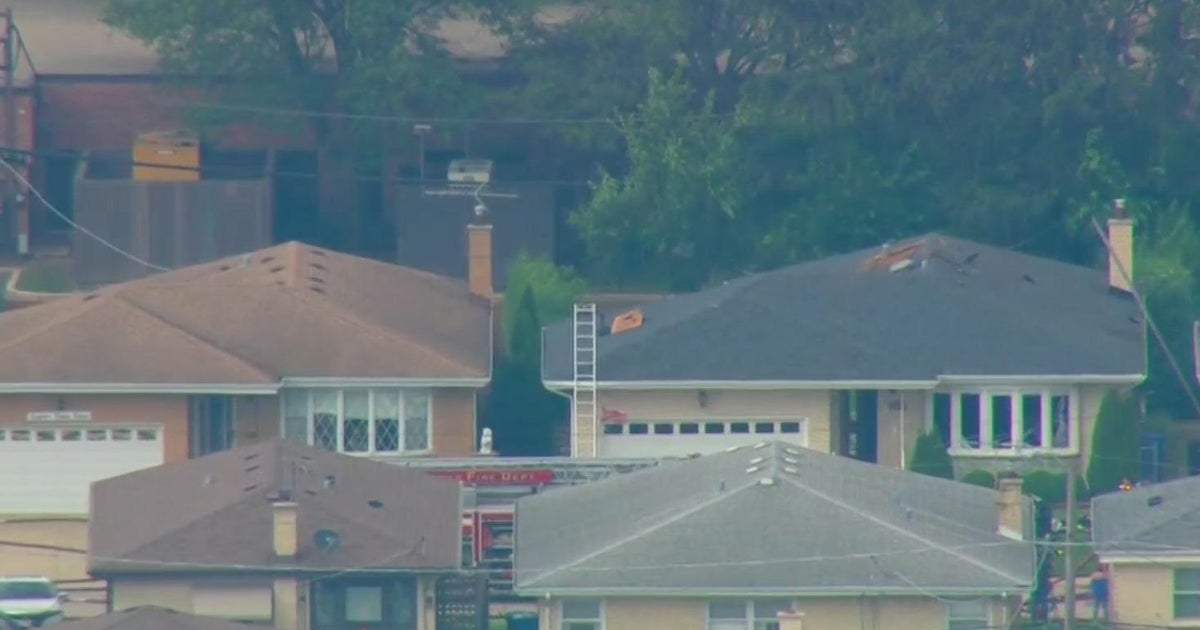 2 firefighters hurt after house fire on Chicago's Northwest Side - CBS ...