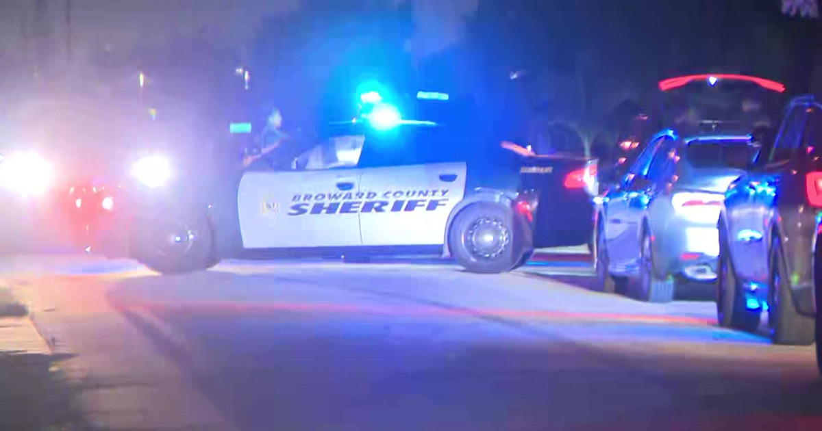 Triple shooting below investigation in central Broward