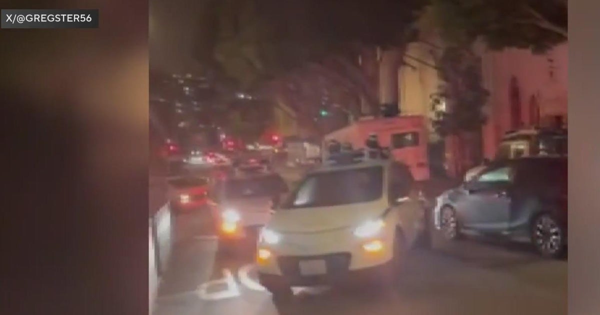 Robotaxis halt traffic in San Franciscos North Beach day after expansion approval Robotaxis halt traffic in San Franciscos North Beach day after expansion approval