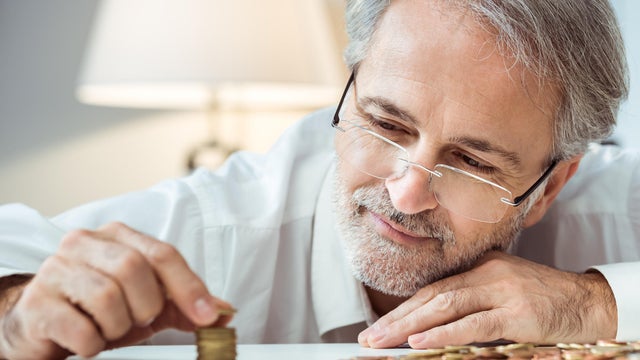 easy-ways-to-invest-in-gold-for-retirees.jpg 