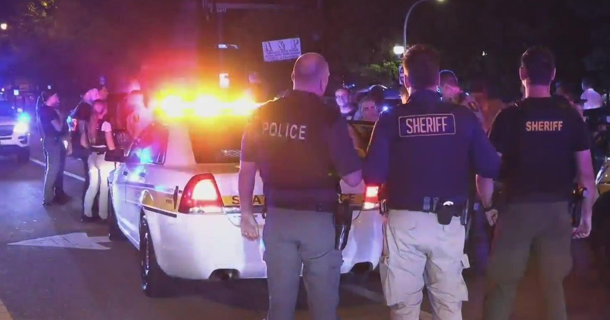 Police chase ends with arrest of armed robbery suspect on West Side ...
