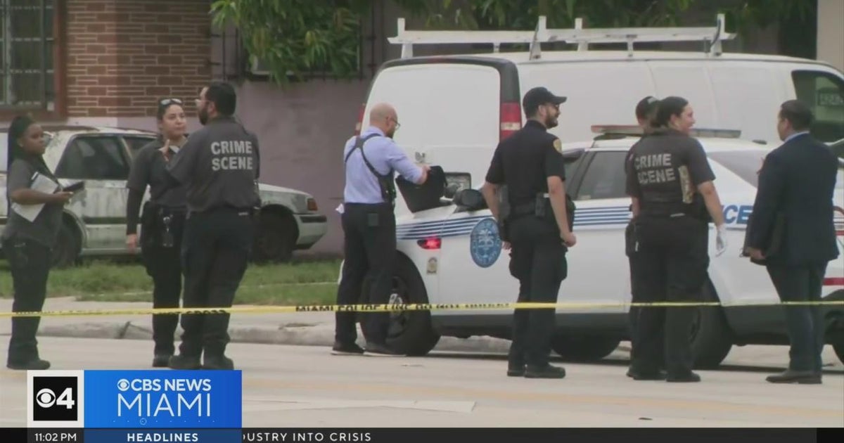 Miami law enforcement investigating double lethal daytime taking pictures