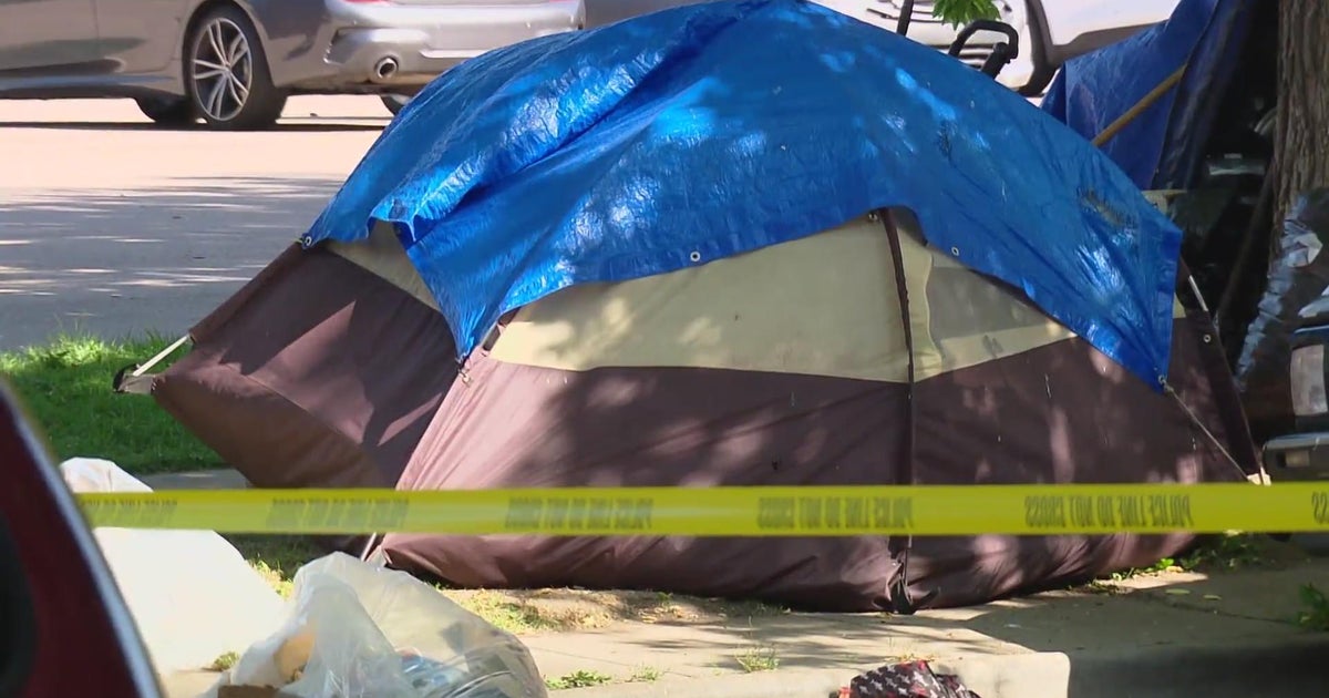 2 homeless people shot, police searching for suspect in Denver - CBS ...