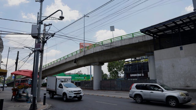 16 dead, 36 injured after bus carrying Venezuelan migrants crashes in Mexico