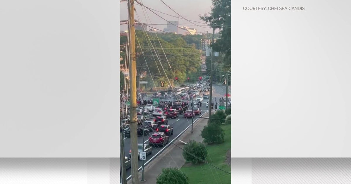 GA Condition Patrol: Driver arrested right after performing donuts at occupied Atlanta intersection, hitting pedestrians GA Condition Patrol: Driver arrested right after performing donuts at occupied Atlanta intersection, hitting pedestrians