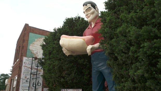 hot-dog-muffler-man-atlanta-illinois.jpg