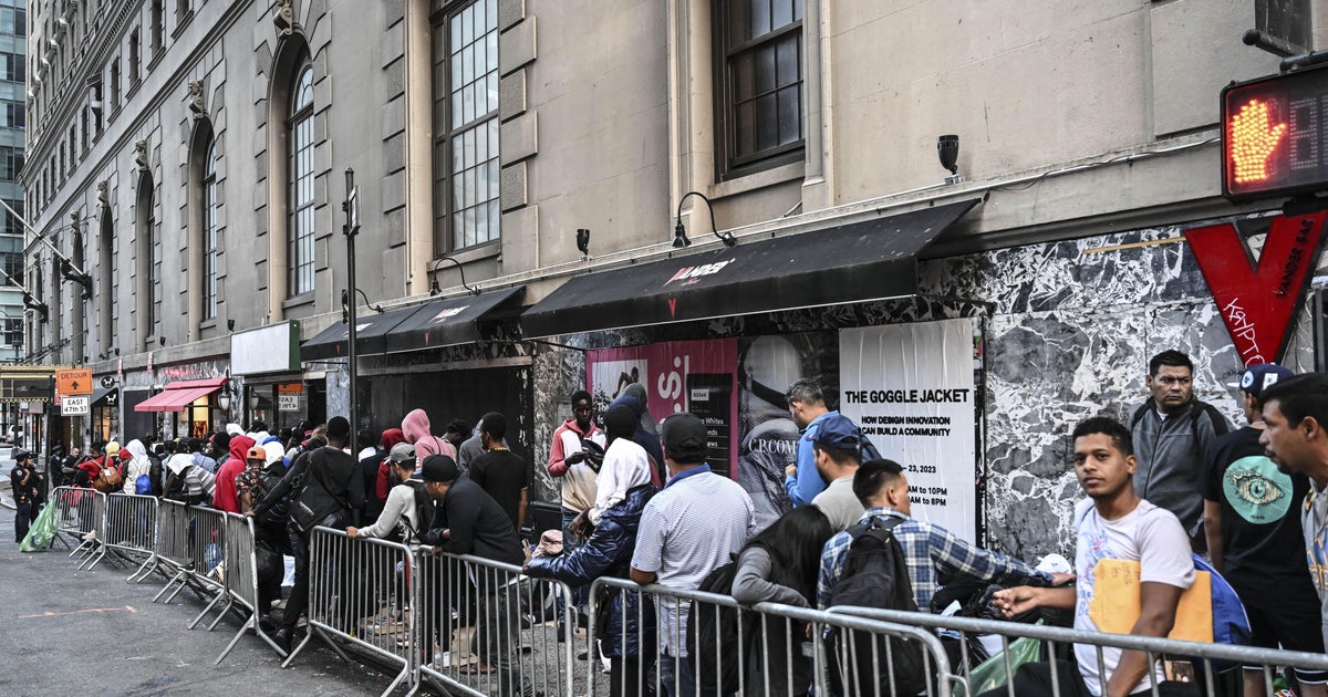 Federal officials tell New York City to improve handling of migrant crisis, raise questions about local response Federal officials tell New York City to improve handling of migrant crisis, raise questions about local response
