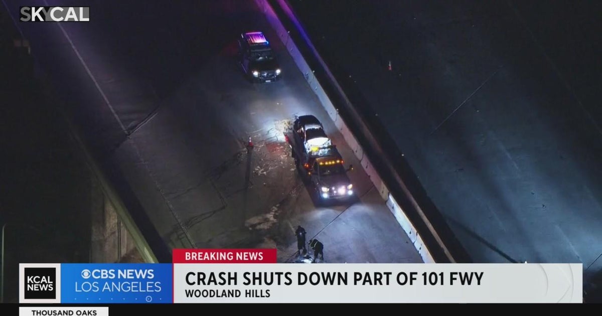 Crash shuts down part of 101 Freeway in Woodland Hills - CBS Los Angeles